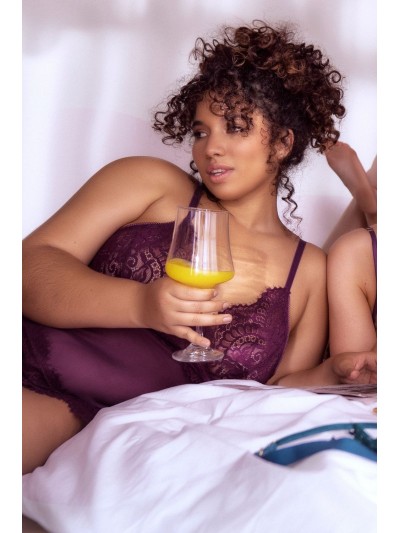 Nuisette en dentelle grande taille bordeaux et string assorti 