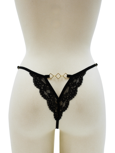 Tanga noir en dentelle avec bijou losanges dorés 