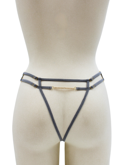 String gris avec bijou couleur aléatoire et chaîne dorée 