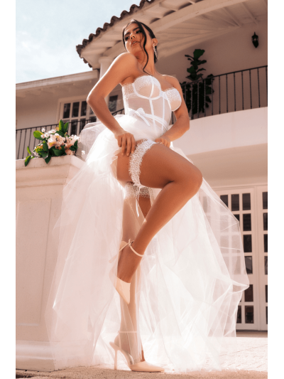 Ensemble 4 pièces blanc, bustier, string et 2 jarretières 