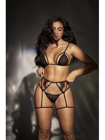 3 pièces de lingerie en résille noire 