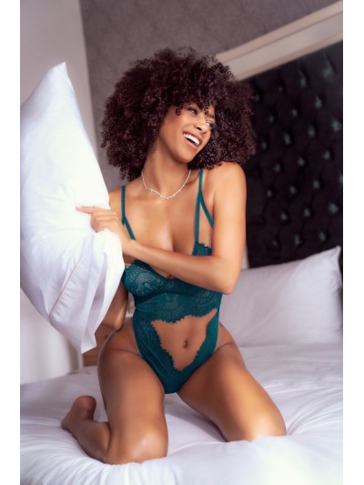 Body échancré sur le ventre 