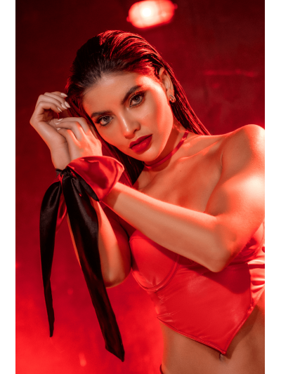 Accessoire coquin en satin réversible noir  rouge 