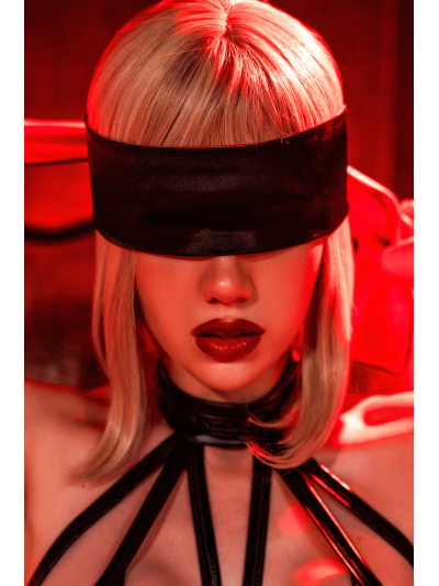 Accessoire coquin en satin réversible noir  rouge 