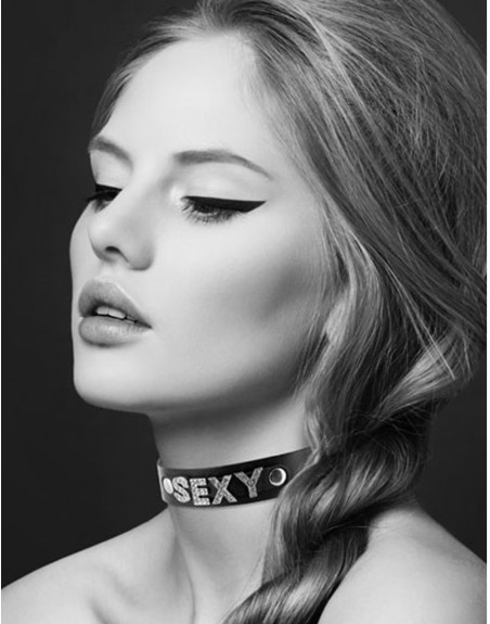 Collier en cuir noir SM avec Sexy en strass 