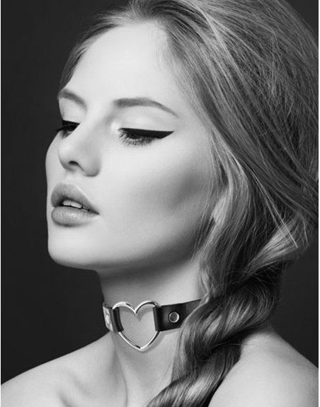 Collier en cuir noir SM avec coeur métal argenté 