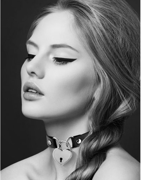 Collier en cuir noir SM avec pendentif cadenas coeur argenté 