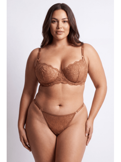 String taupe en dentelle avec bijou cœur doré 